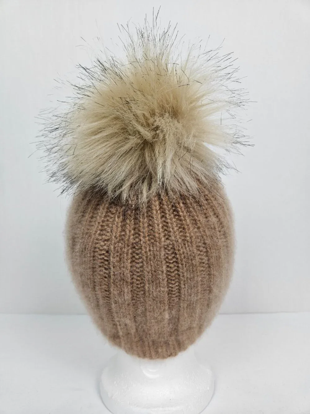 ARITZIA Babaton Faux Fur Pom Pom Liteluxe 100% Cashmere Beanie Tan
